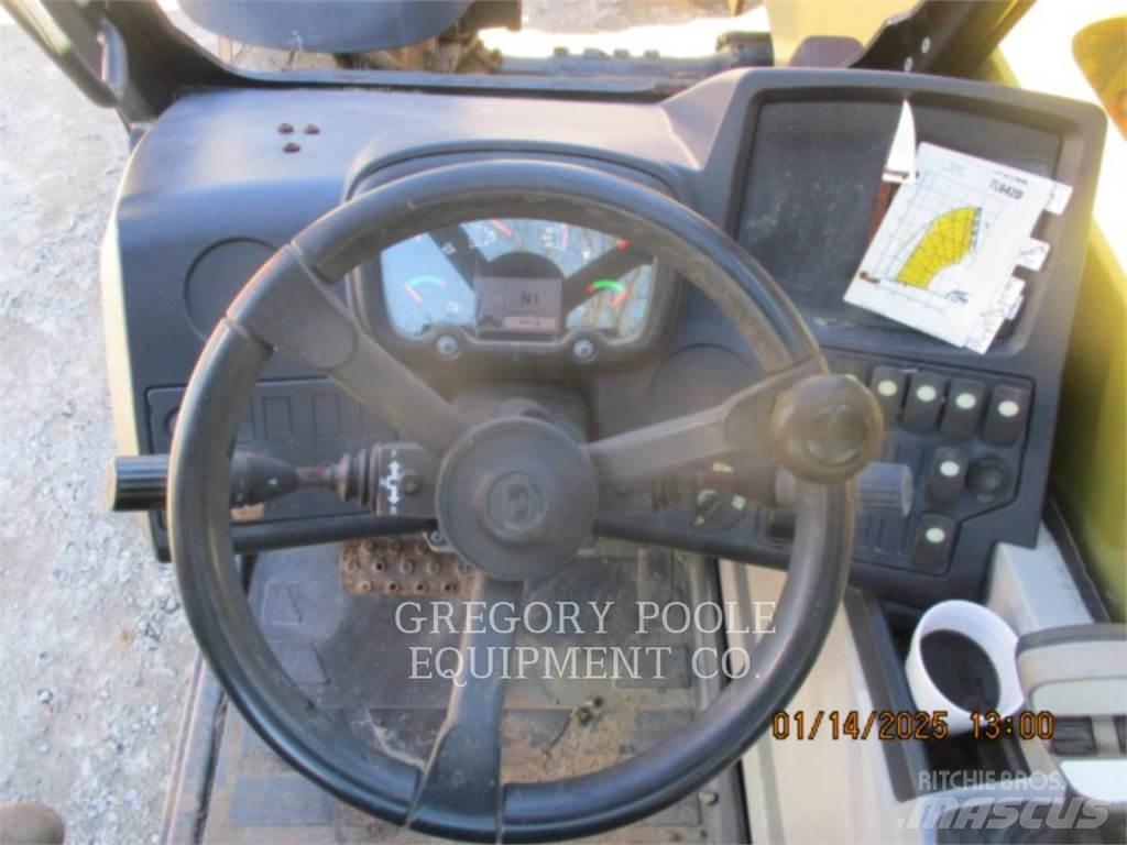 CAT TL642D Teleskopiskie manipulatori