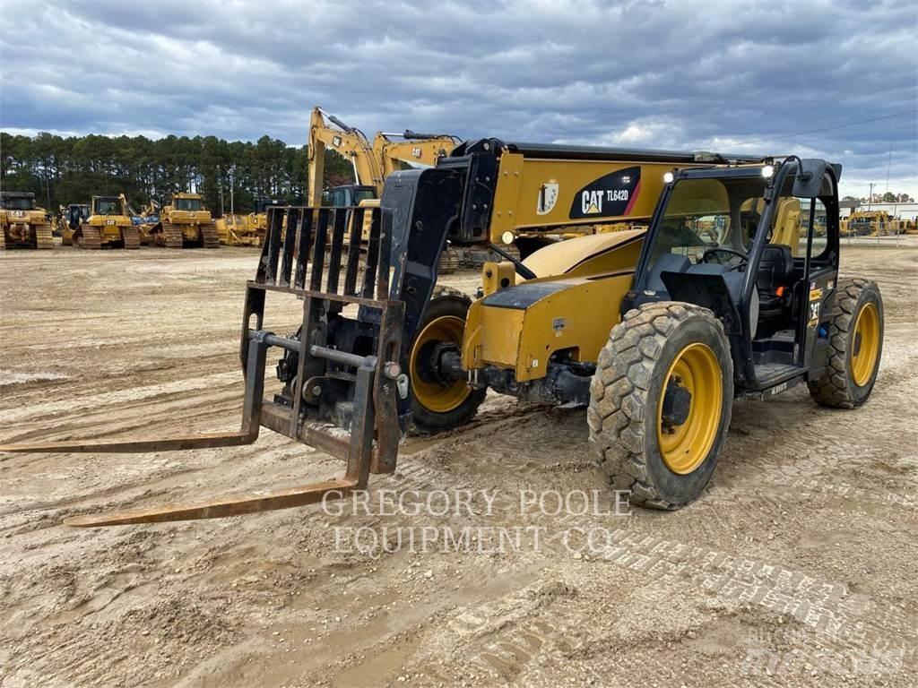 CAT TL642D Teleskopiskie manipulatori
