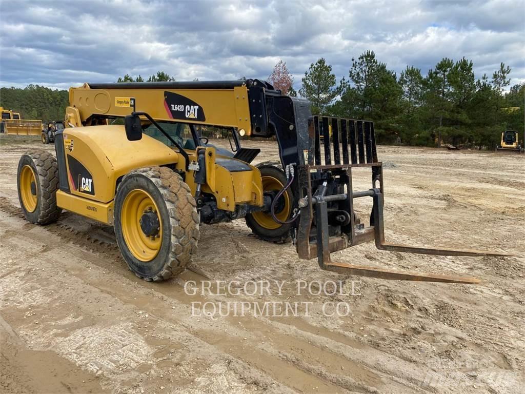 CAT TL642D Teleskopiskie manipulatori