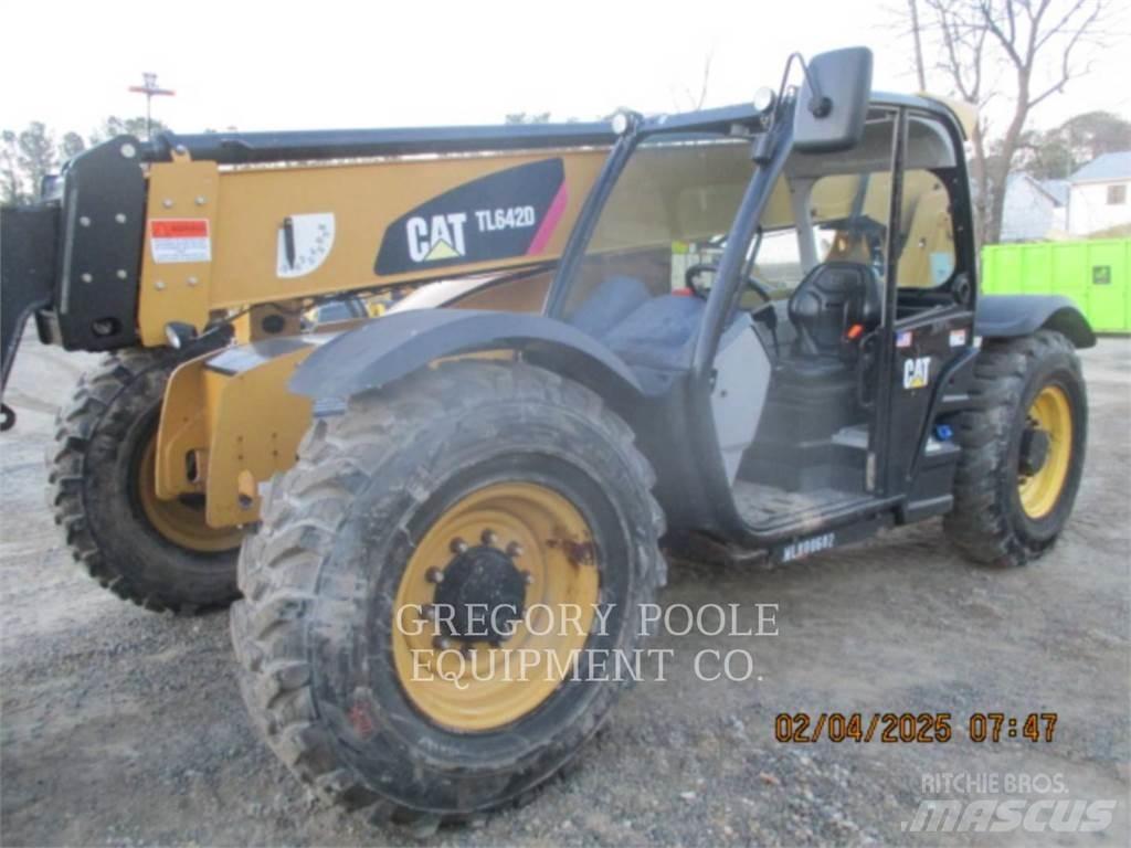CAT TL642D Teleskopiskie manipulatori