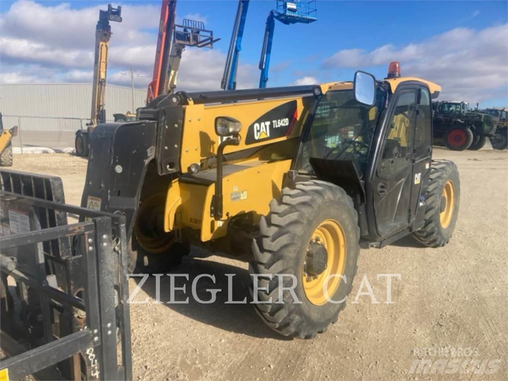CAT TL642D Teleskopiskie manipulatori
