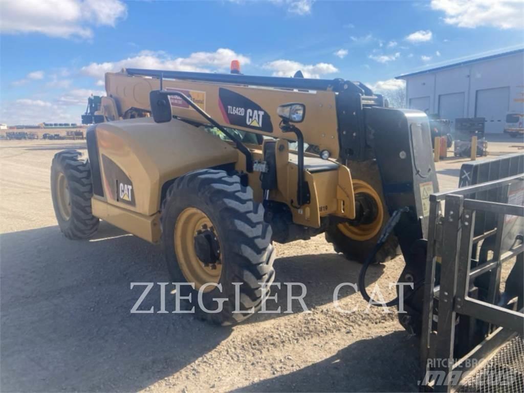 CAT TL642D Teleskopiskie manipulatori