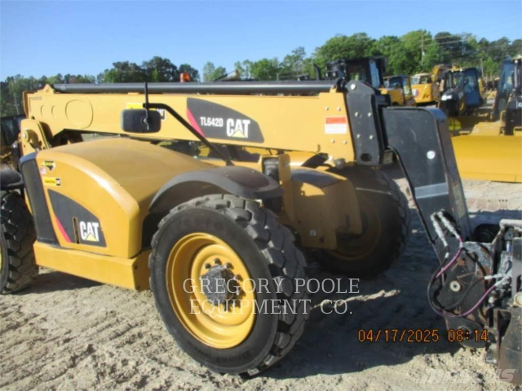 CAT TL642D Teleskopiskie manipulatori