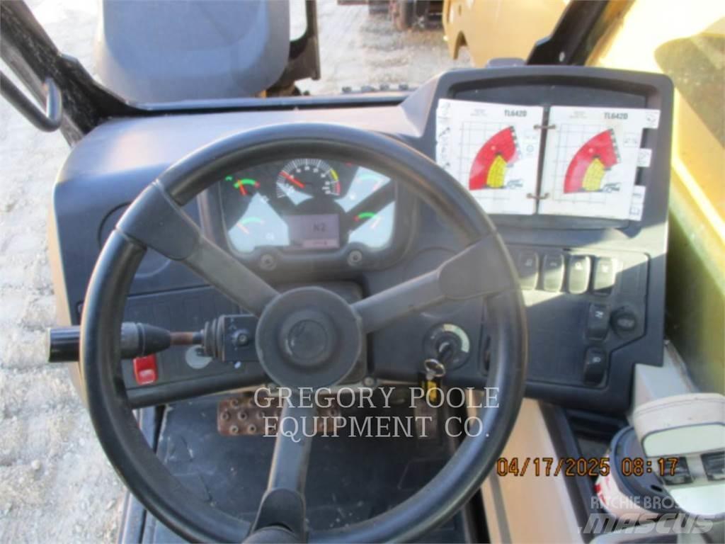 CAT TL642D Teleskopiskie manipulatori