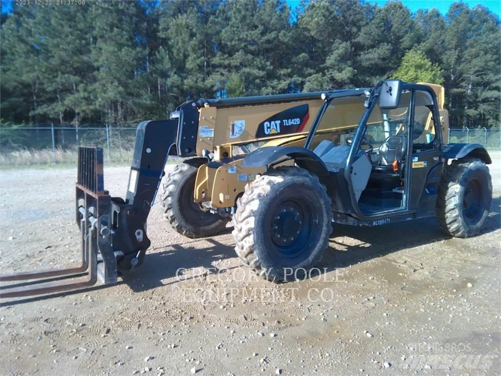 CAT TL642D Teleskopiskie manipulatori