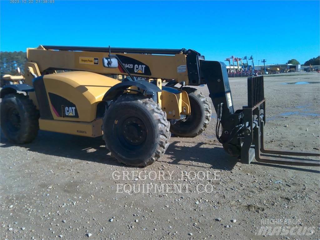 CAT TL642D Teleskopiskie manipulatori