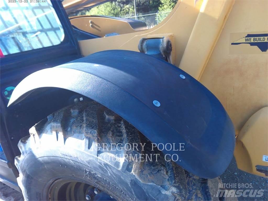 CAT TL642D Teleskopiskie manipulatori