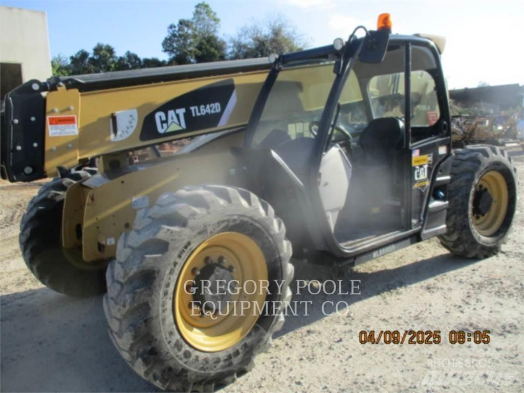 CAT TL642D Teleskopiskie manipulatori