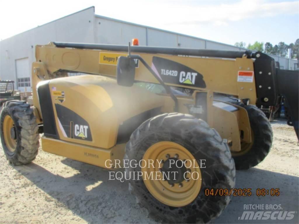 CAT TL642D Teleskopiskie manipulatori