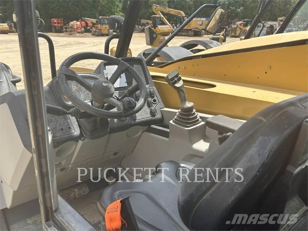 CAT TL642D Teleskopiskie manipulatori