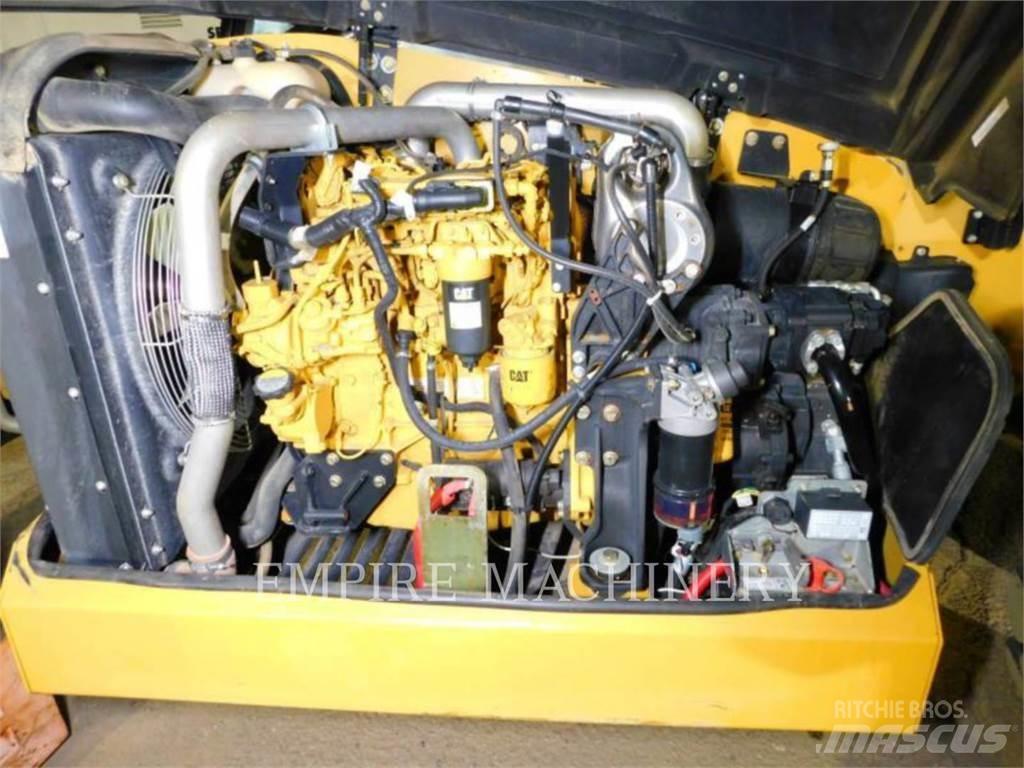 CAT TL642D Teleskopiskie manipulatori