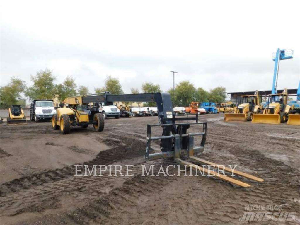CAT TL642D Teleskopiskie manipulatori