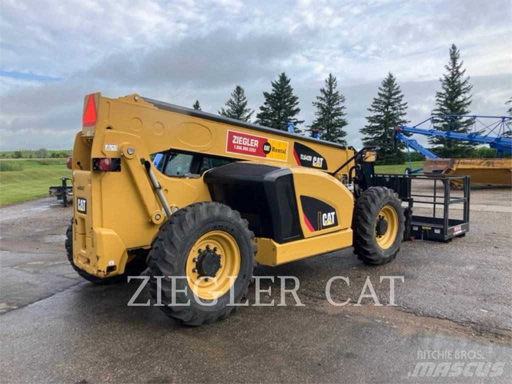 CAT TL642D Teleskopiskie manipulatori