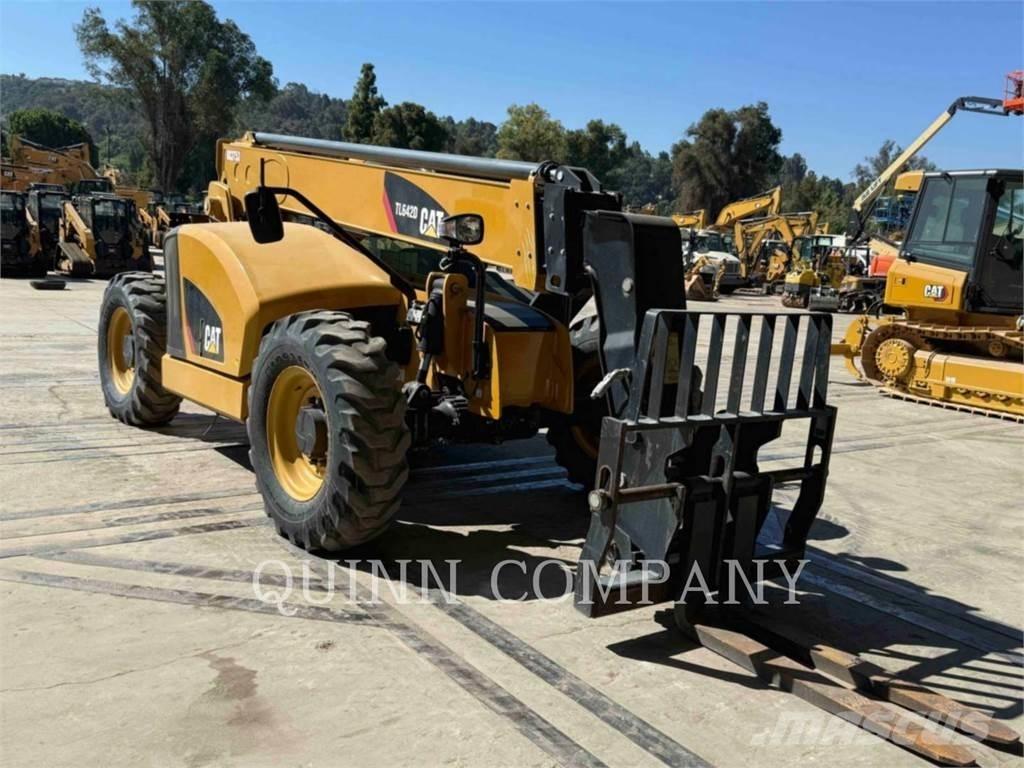 CAT TL642D Teleskopiskie manipulatori