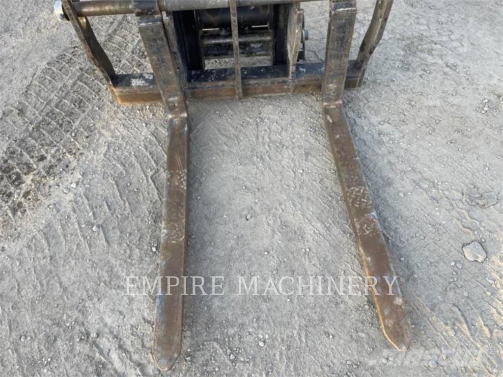 CAT TL642D Teleskopiskie manipulatori