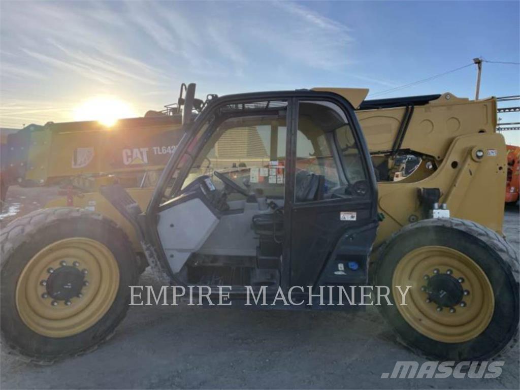 CAT TL642D Teleskopiskie manipulatori