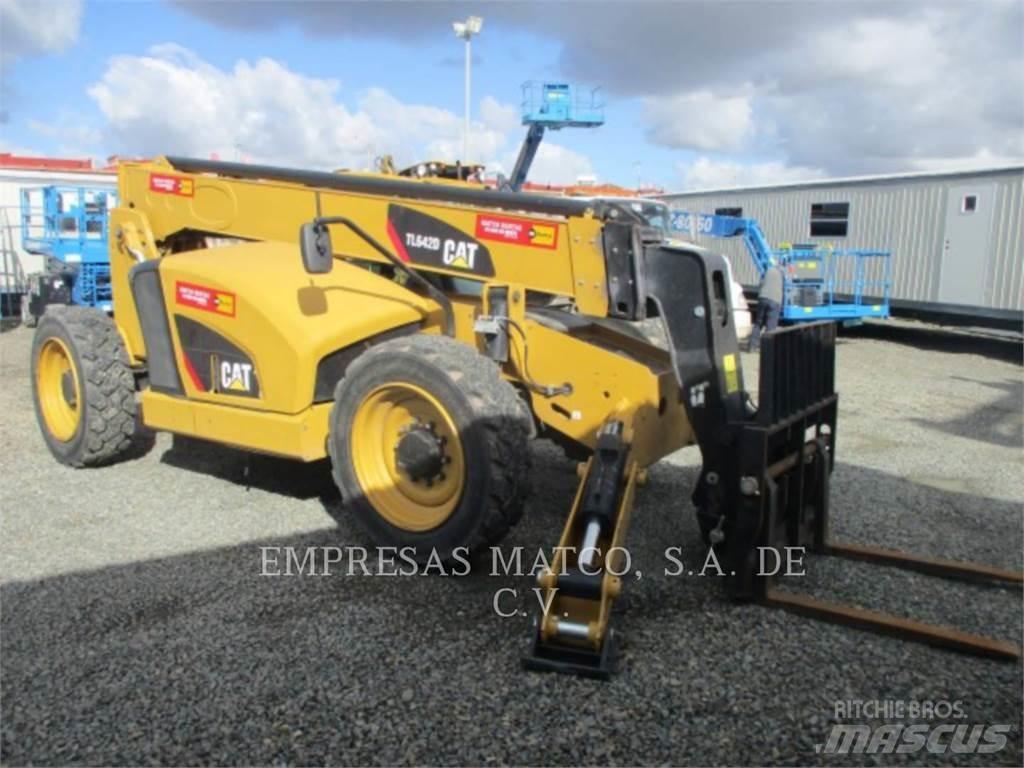 CAT TL642D Teleskopiskie manipulatori