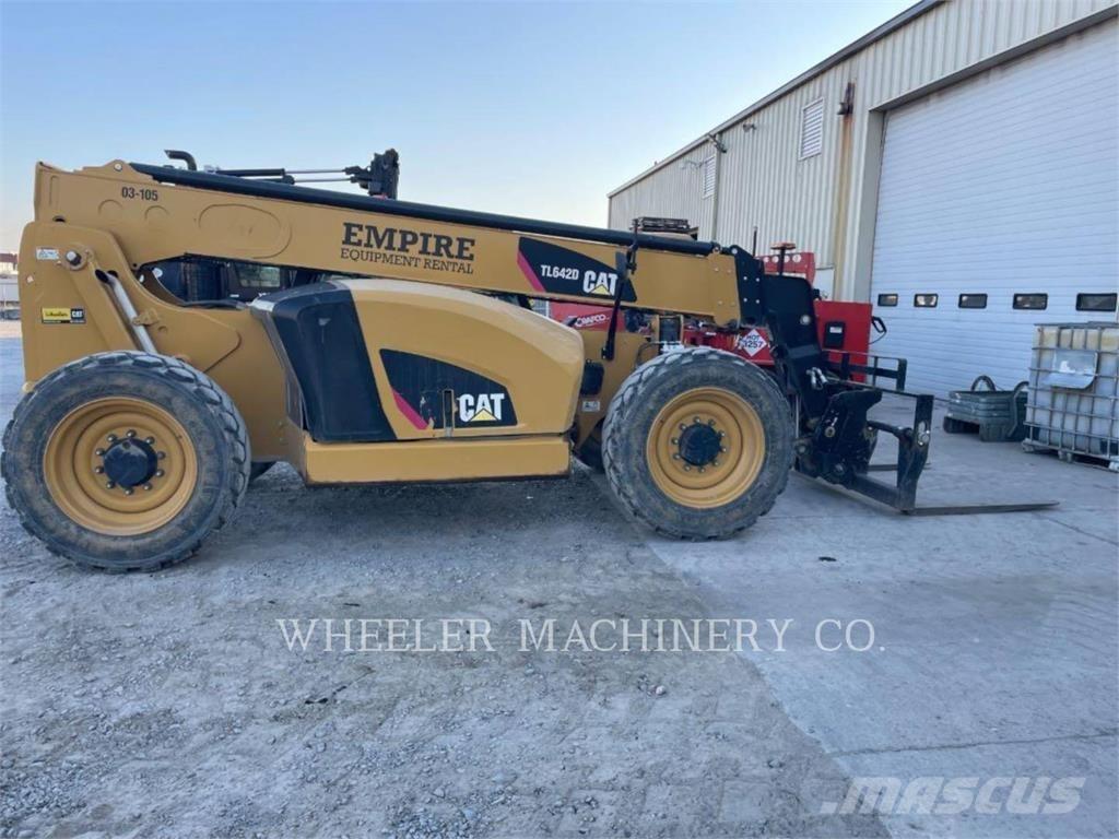 CAT TL642D CB Teleskopiskie manipulatori