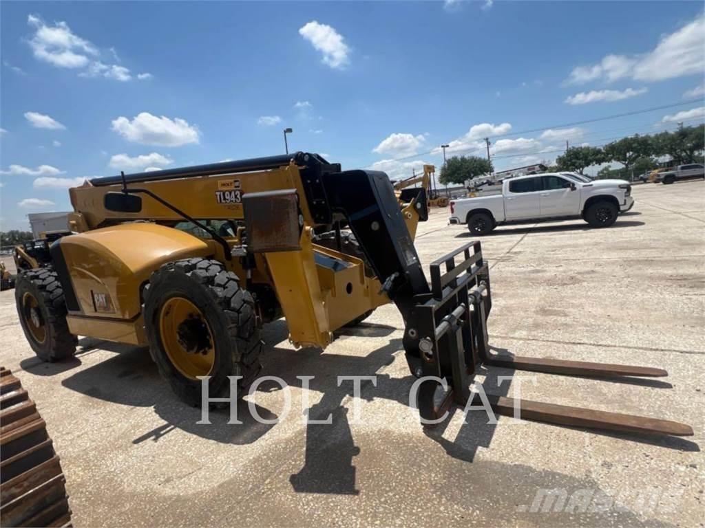CAT TL943 Iekrāvēji uz riteņiem