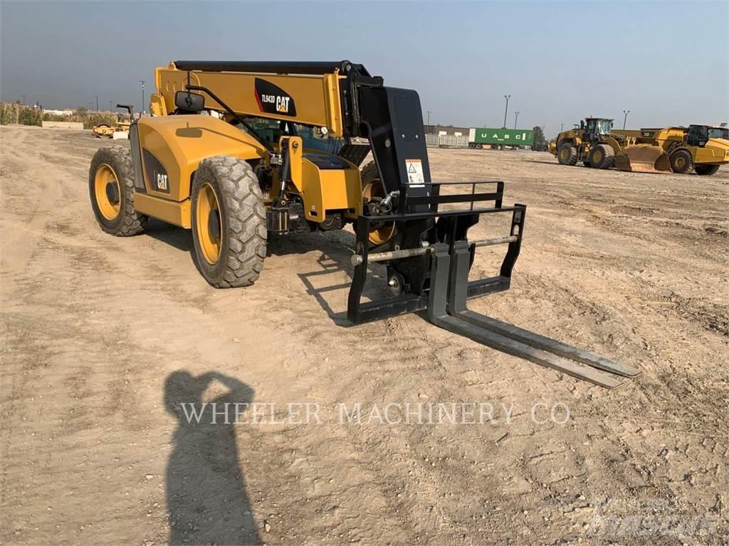 CAT TL943D CB Teleskopiskie manipulatori
