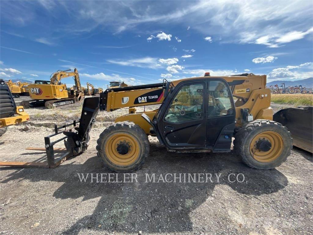 CAT TL943D CB Teleskopiskie manipulatori