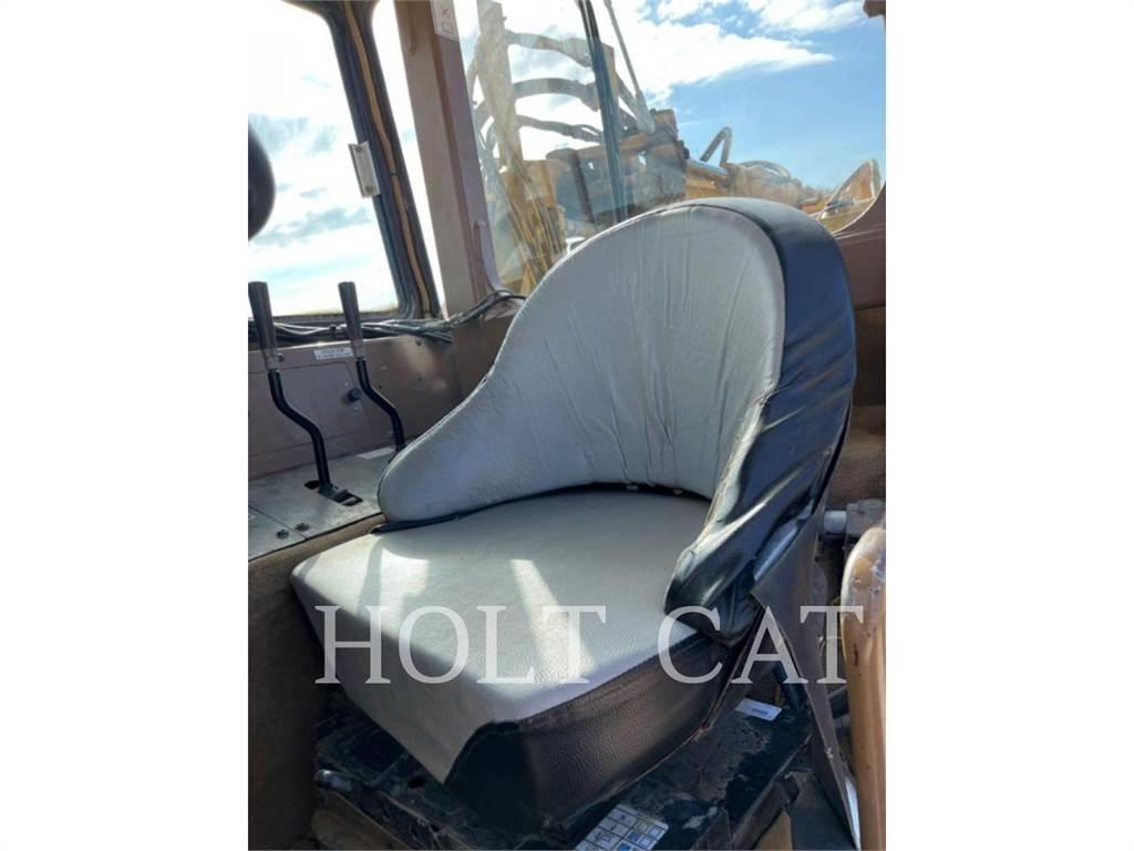 CAT W00 613C Skrēperi