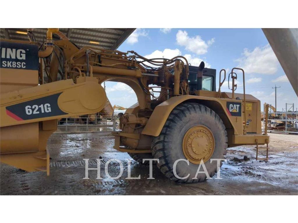CAT W00 621G Skrēperi