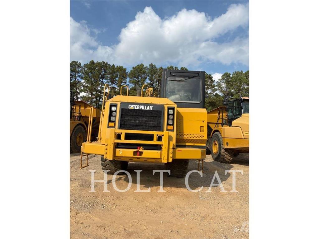 CAT W00 621G Skrēperi