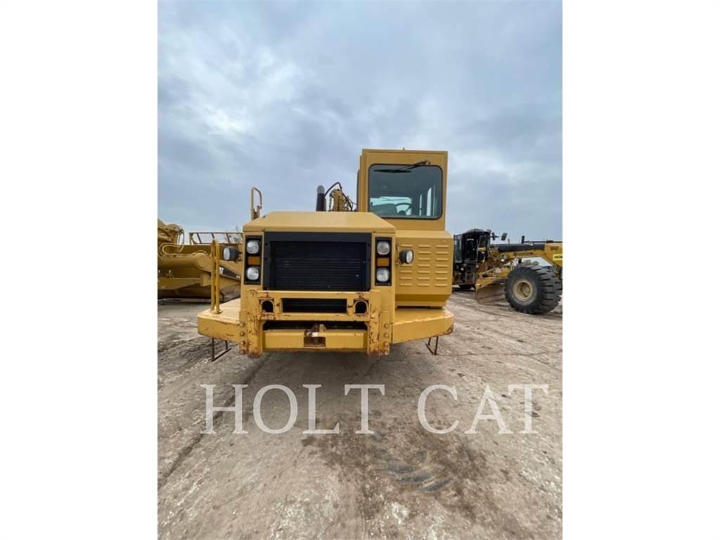 CAT W00 621G Skrēperi