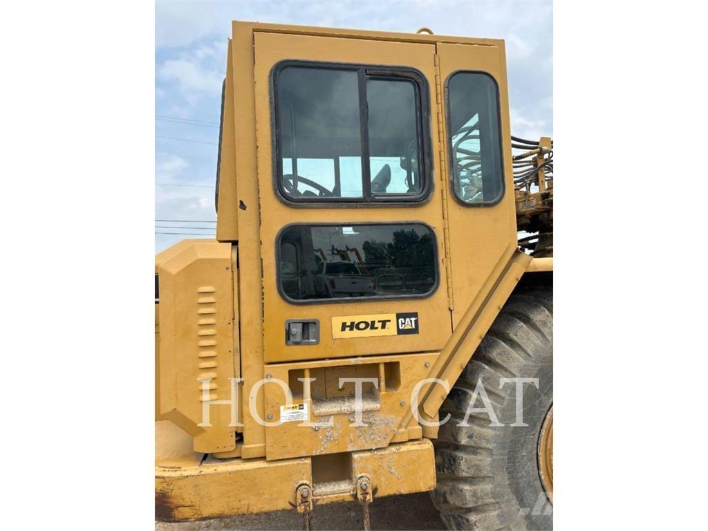 CAT W00 621G Skrēperi