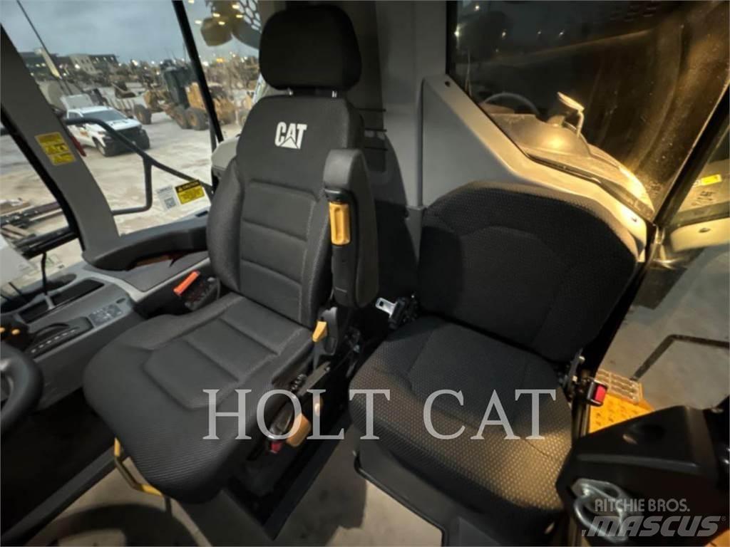 CAT W00 740GC Autocisterna
