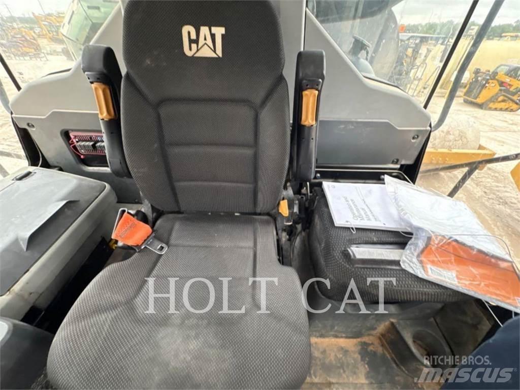CAT W00 740GC Autocisterna