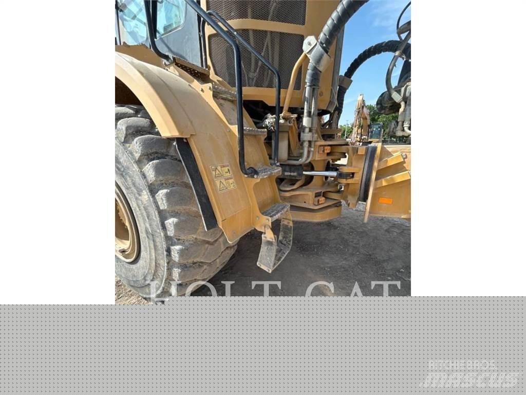 CAT W00 740GC Autocisterna
