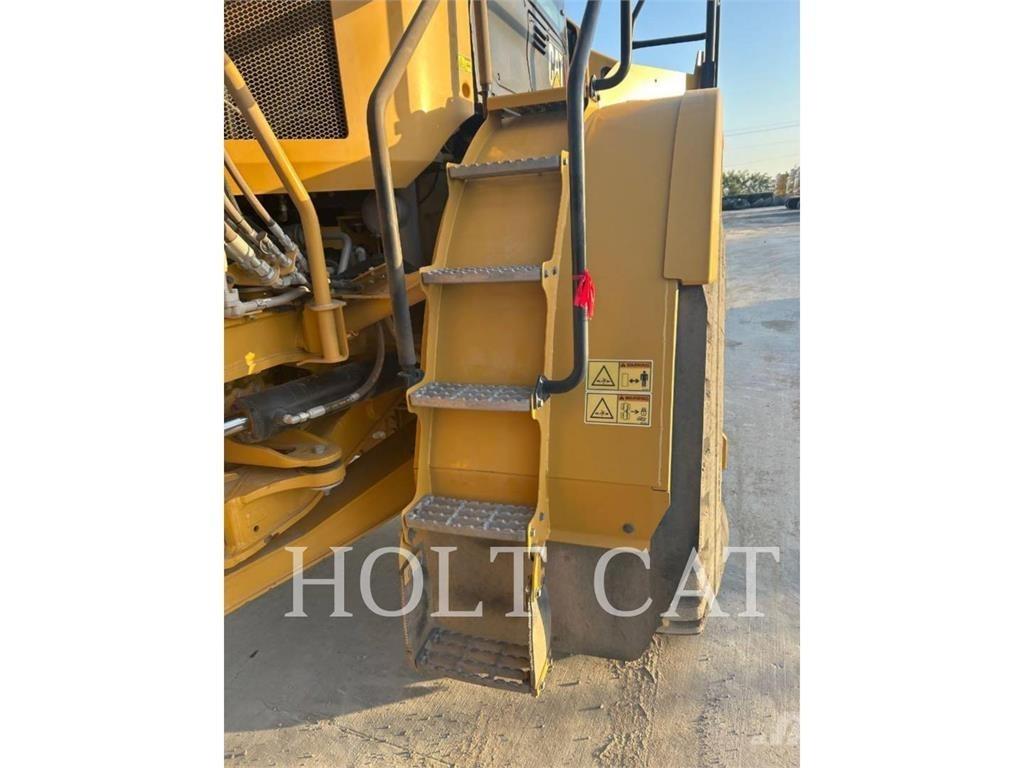 CAT W00 740GC Autocisterna