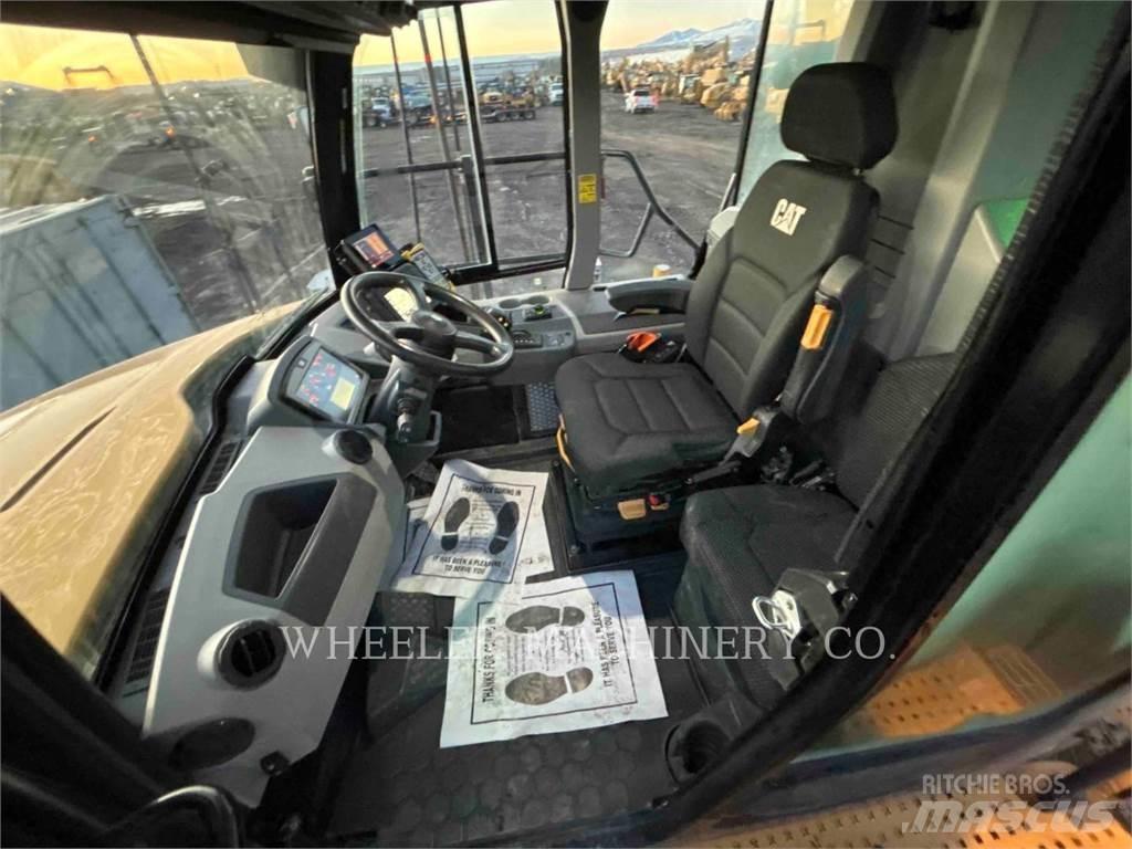 CAT WT 740 GC Autocisterna