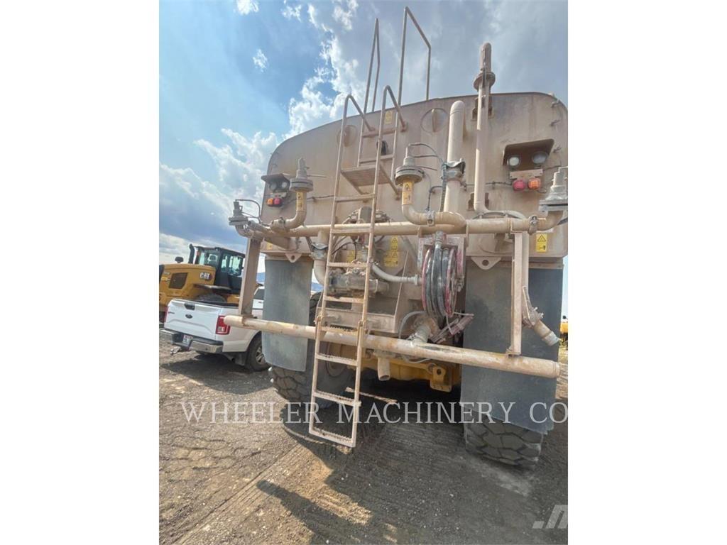 CAT WT 740 GC Autocisterna