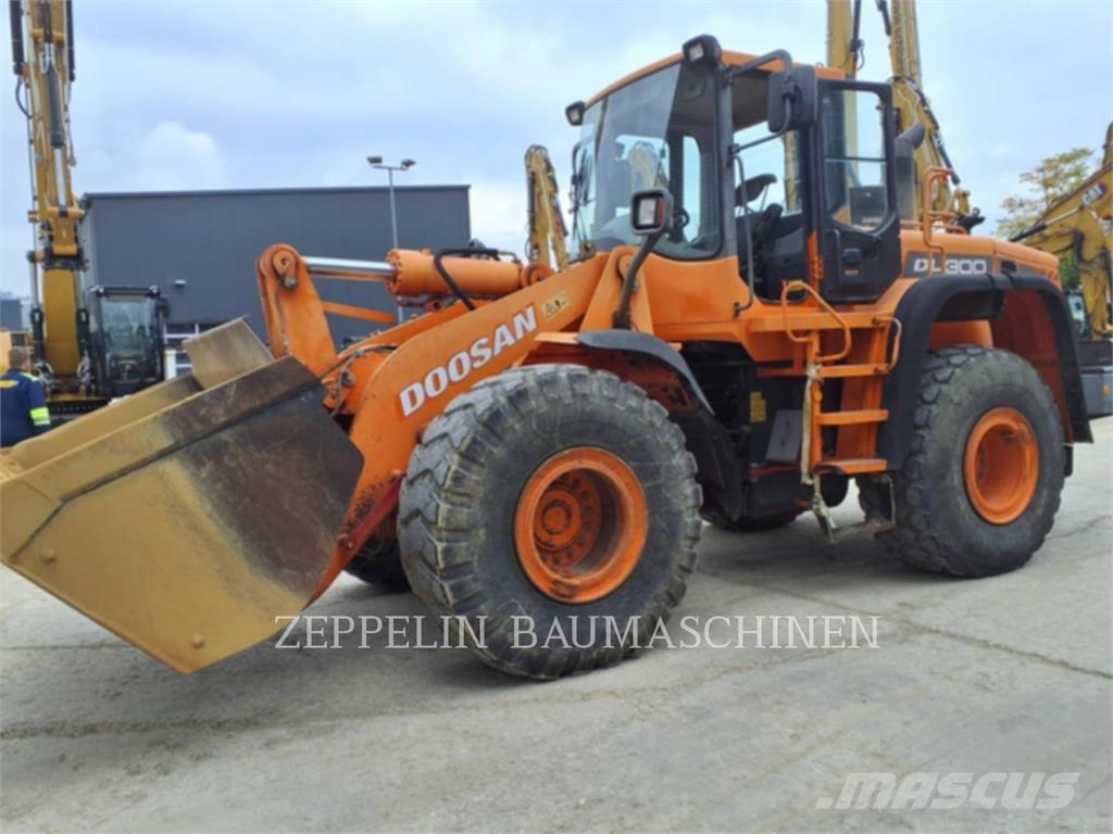 Doosan DL300 Iekrāvēji uz riteņiem