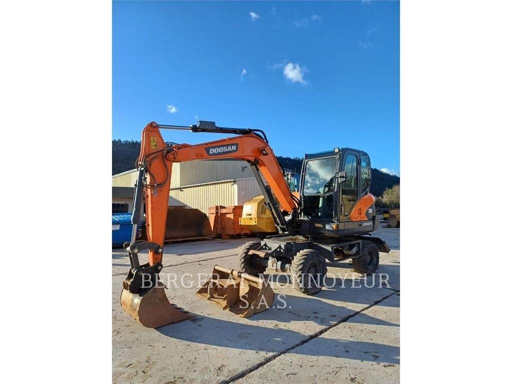 Doosan DX57W-7 Ekskavatori uz riteņiem