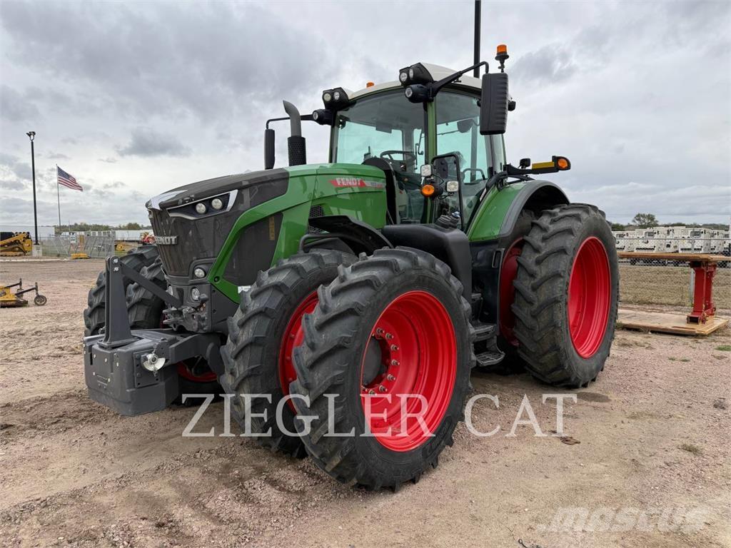 Fendt 933 VARIO Traktori