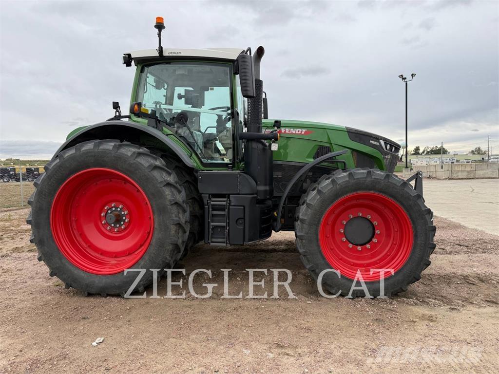 Fendt 933 VARIO Traktori