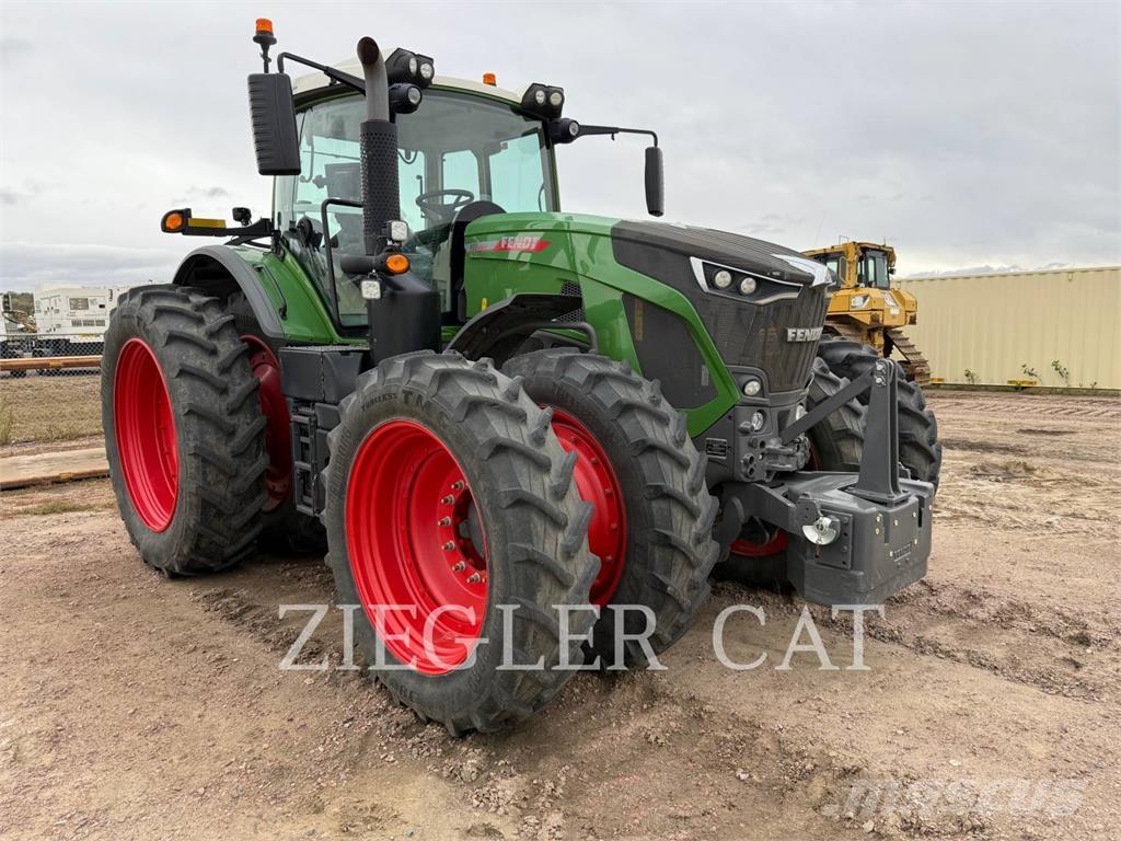 Fendt 933 VARIO Traktori