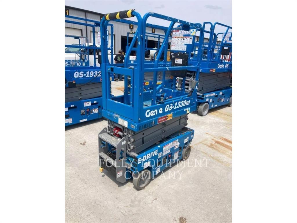 Genie GS1330 Šķerveida pacēlāji