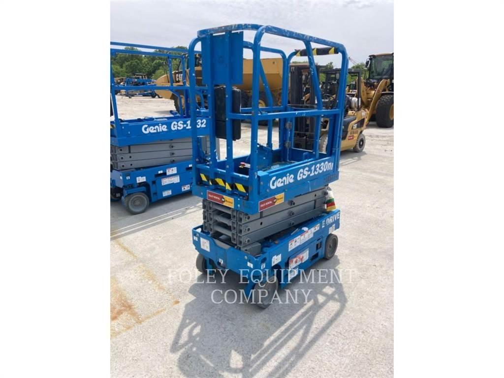 Genie GS1330 Šķerveida pacēlāji