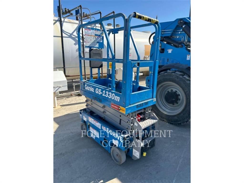 Genie GS1330 Šķerveida pacēlāji