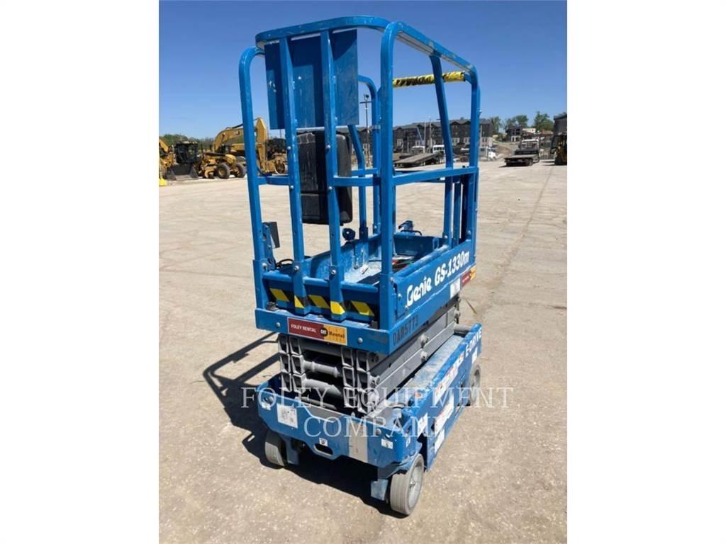 Genie GS1330 Šķerveida pacēlāji