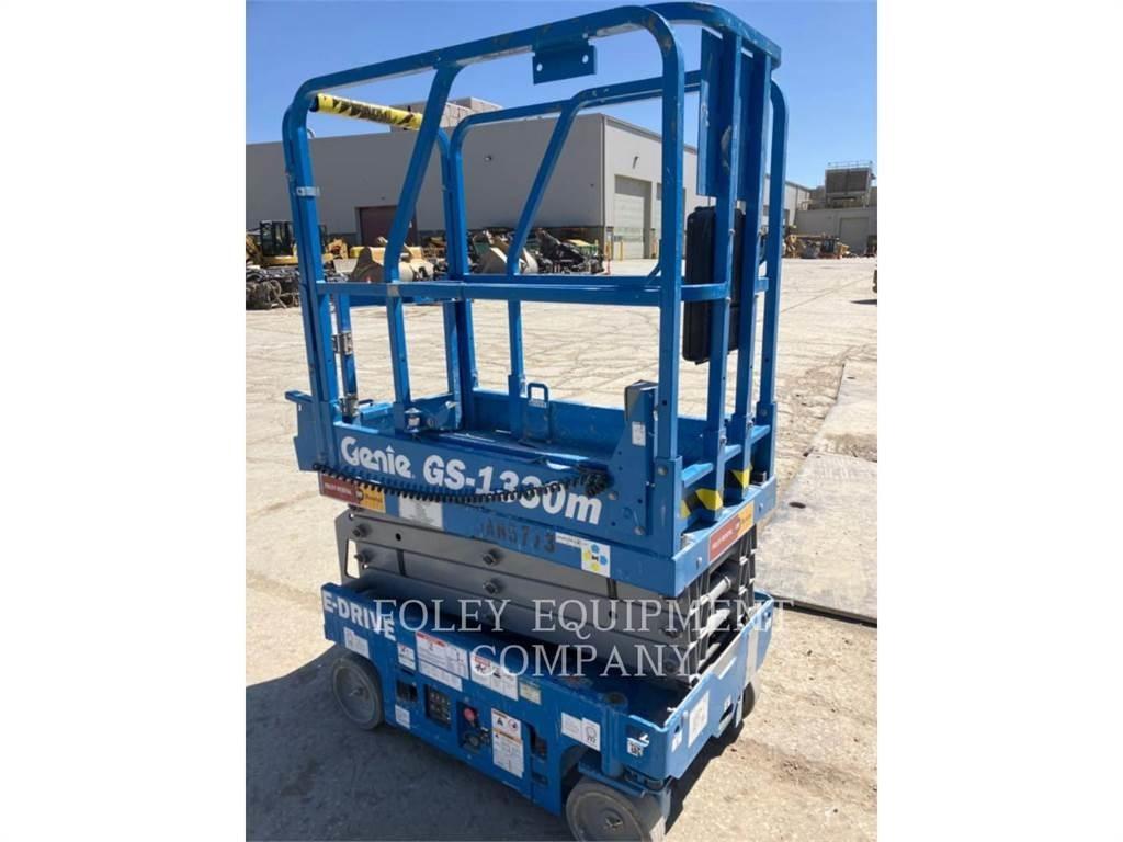 Genie GS1330 Šķerveida pacēlāji