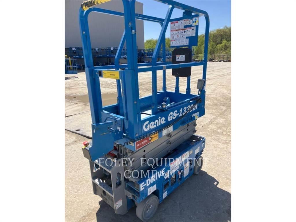 Genie GS1330 Šķerveida pacēlāji