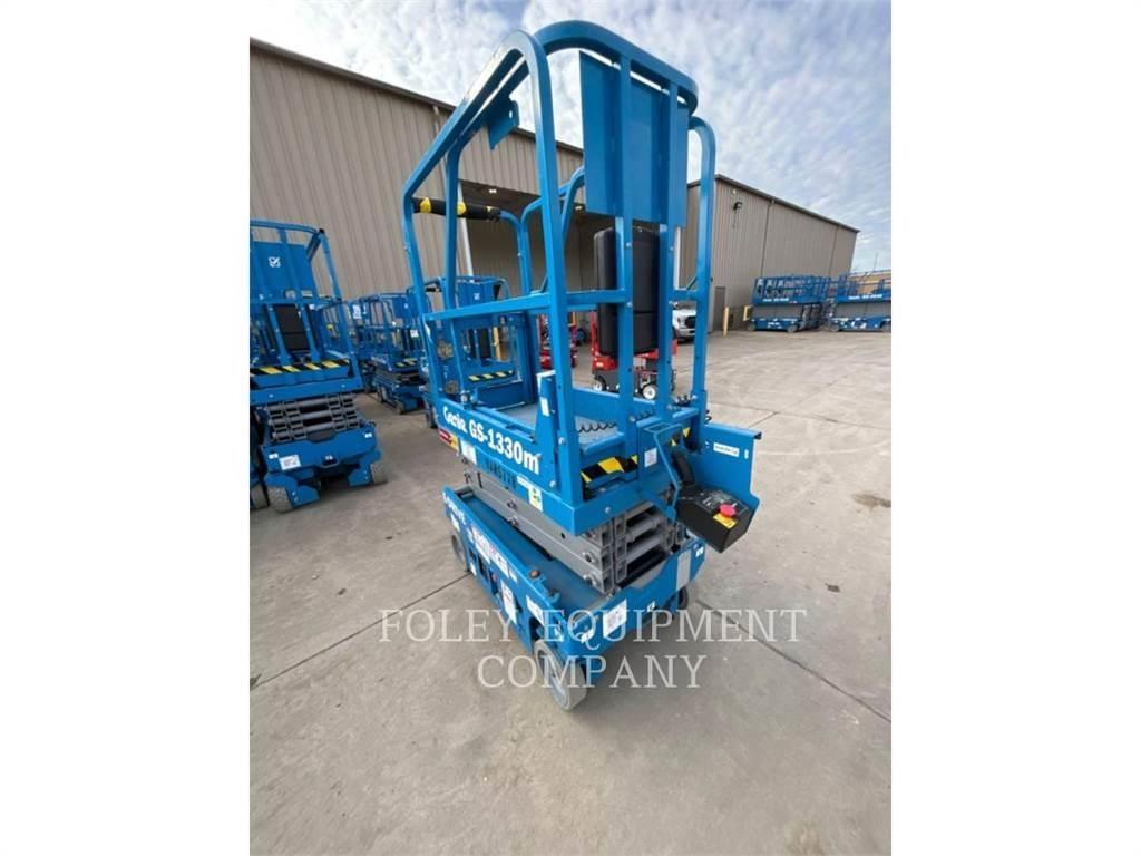 Genie GS1330 Šķerveida pacēlāji