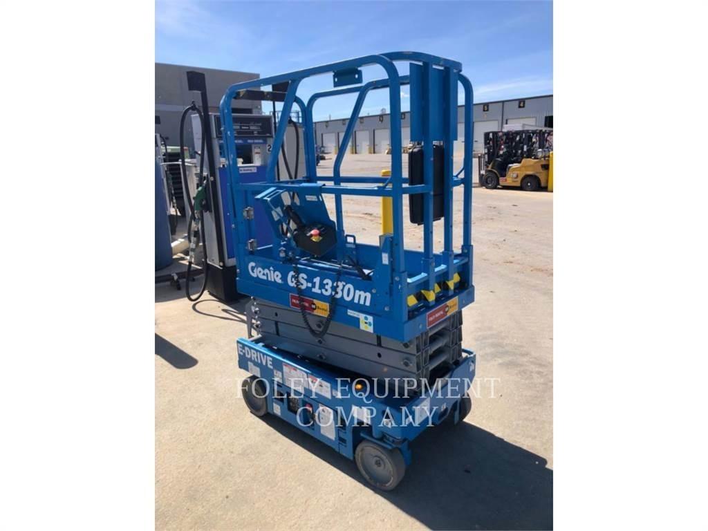 Genie GS1330 Šķerveida pacēlāji