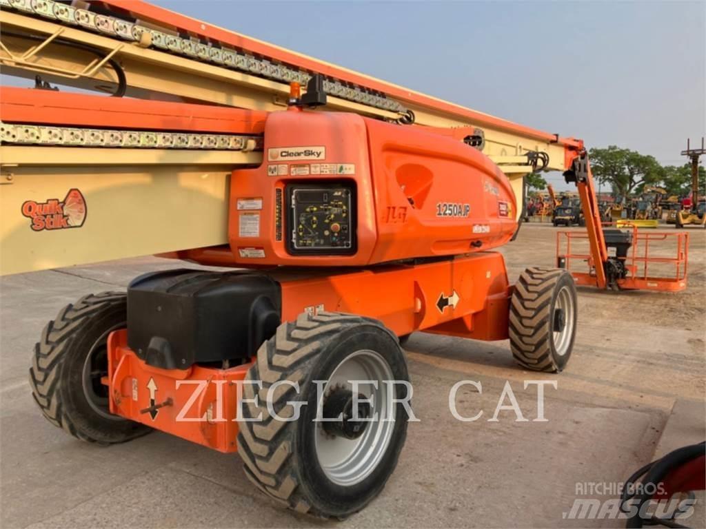 JLG 1250AJP Strēles pacēlāji